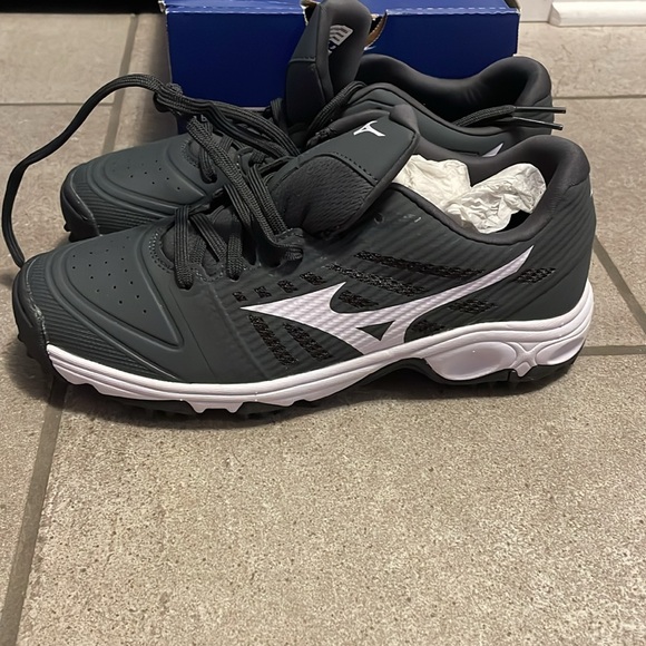 Mizuno Men's Ambition All Surface Low Turf - Picture 3 of 6